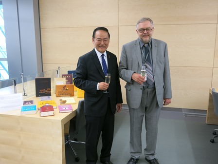 Representative Kuang-yueh Ko from the Taipei Mission in the Republic of Latvia with National Library of Latvia Director, Andris Vilks.