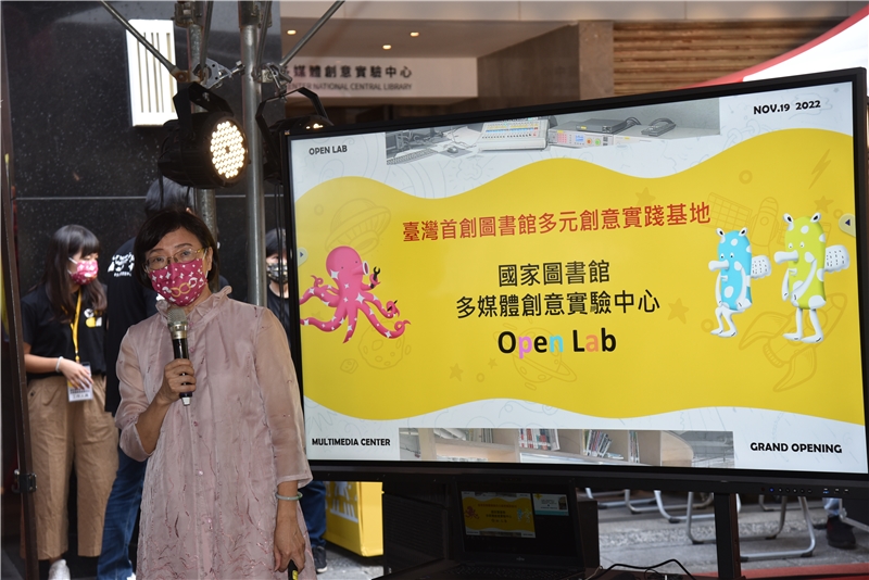 National Central Library Director-General Shu-hsien Tseng introduces the scope and services of Open Lab