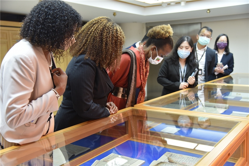  The ambassadors examine some national treasures in NCL’s collection.