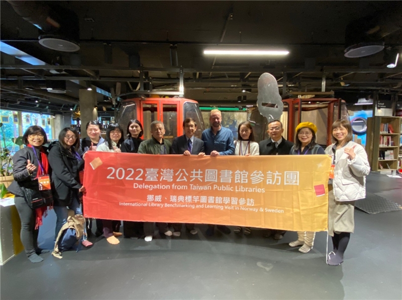 Members of the 2022 Taiwan Public Library Benchmark Study Group at Biblo Toyen Library.