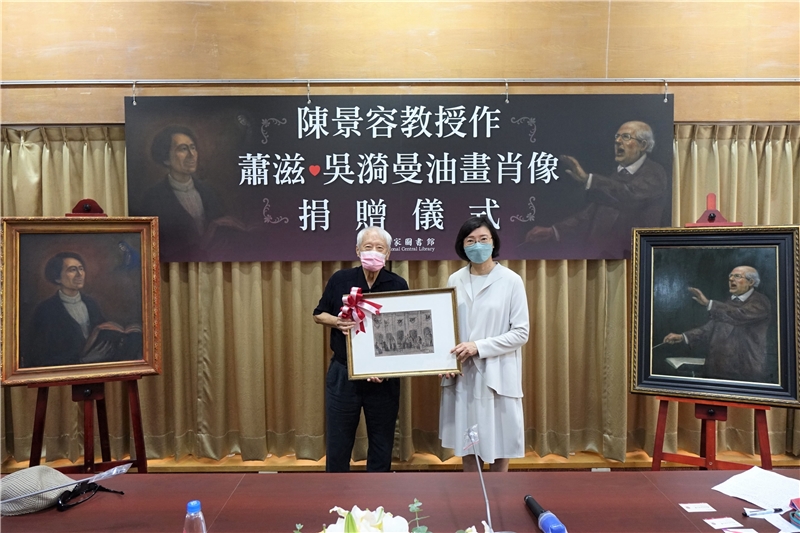 Dr. Ching-jung Chen donating his work called “The Opera Carmen” to NCL