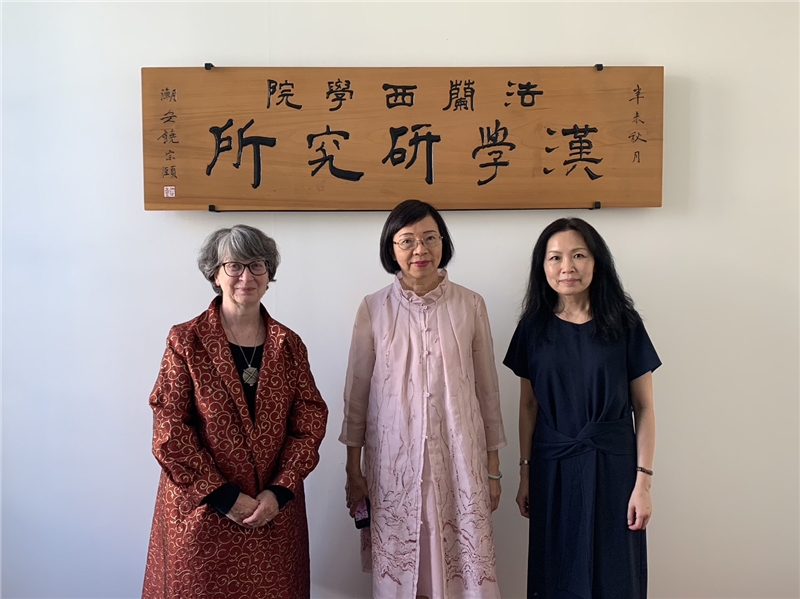 Prof. Anne Chatellier, NCL Director-General Shu-hsien Tseng, and Representative Mei-chen Lu (from left to right).