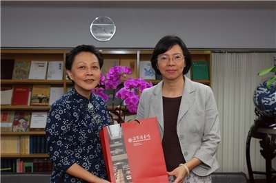 2012.10.23 新加坡公共圖書館館長Ms. Tay Ai Cheng來館參訪