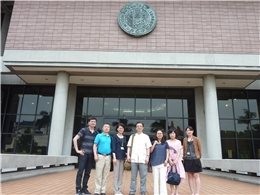 2016-05-24 Professor Yi Min He of Sichuan Province Local History Society together with four other persons visits the NCL