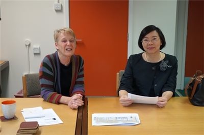 曾館長參訪牛津公共圖書館