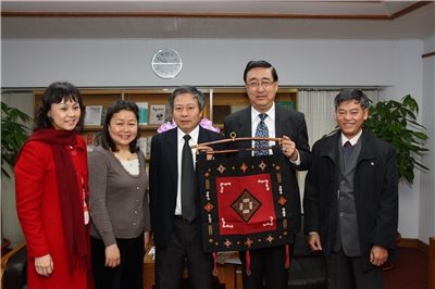 2009.12.18.Vietnam Academy of Social Sciences director Hu Shigui, deputy director of Tang Qinghe, Chen Chunxian, and Li Caiyan visited NCL.