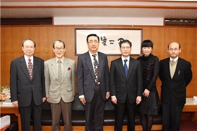 2009.12.07.日本北海道大學四名教授來訪, 就漢學學術議題經驗交流。