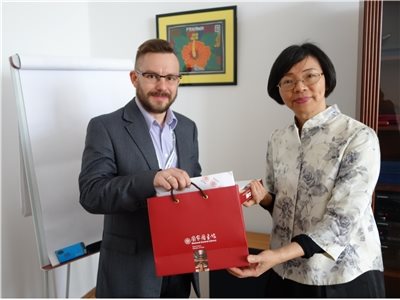 Director General Tseng visits the Regional Public Library in Krakow, Poland