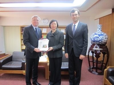 2015.03.03 Representative Michal Kovac, Slovak Economic and Cultural Office in Taipei, pays a visit to the NCL