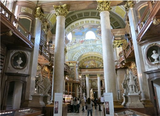 曾館長參訪世界最美圖書館之一的奧地利國家圖書館（Österreichischen Nationalbibliothek）