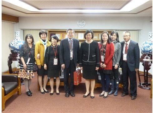 北京大學圖書館朱強館長一行五人參訪國家圖書館