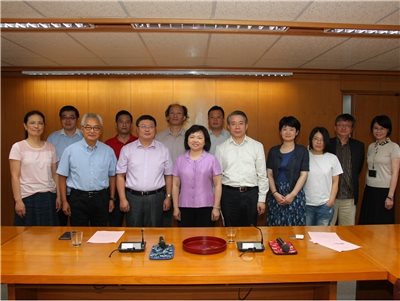 2015.09.15 Deputy director Wei-guo Peng of the Shanghai Municipal Press and Publication Bureau visits the NCL