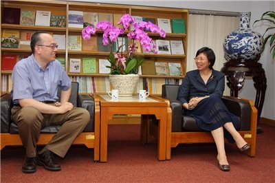 2012.05.30 Michael Meng, Asian Studies Curator of Fondren Library in Rice University, visited the NCL.