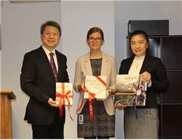 Springtime in Seattle─NCL Travels to the USA for Book Exhibition, Donates Books to University of Washington Tateuchi East Asia Library