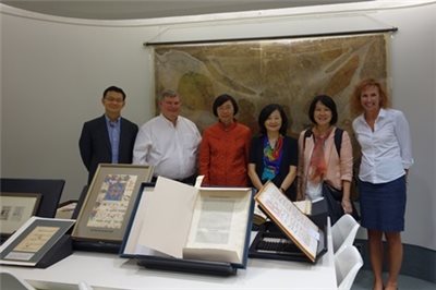 Director General Tseng Tours Toronto Public Library and York University Library