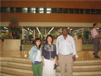2008.09.03 印度Osmania 大學圖書資訊系教授 N. Laxman Rao由臺灣師範大學圖書資訊研究所該所助教藍苑菁等2人陪同來館參訪。