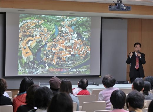 專題演講「布拉格的春天比較不一樣」熱鬧登場