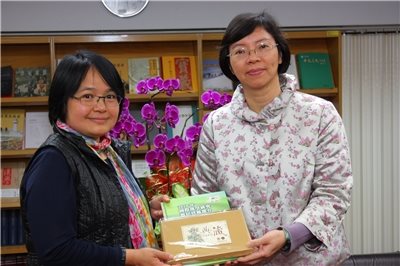 2011年2月10日香港大學馮平山圖書館高玉華副館長來訪
