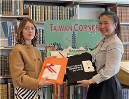 NCL Donates Two Taiwan Corners to French Libraries, Demonstrating Taiwan-France Friendship