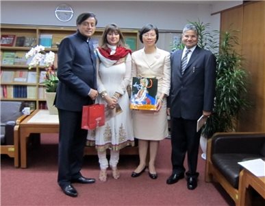 2011.04.25  Indian parliament member Shashi Tharoor visited NCL