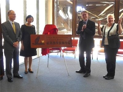NCL and Australian National University cooperate to set up the first Taiwan Resource Centre for Chinese Studies (TRCCS) in Australia