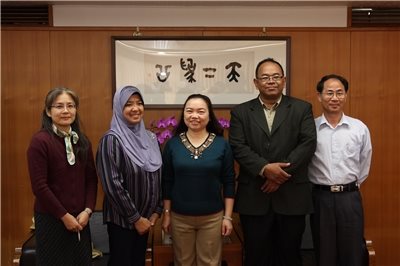 2010.11.12  Chief Librarian of the University of Malaya Library and University of Malaya Museum visited NCL