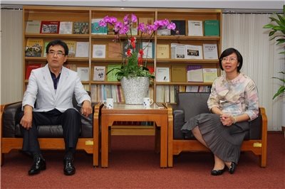 2011.09.20 The Chungju City Library in Korea sent a delegation of five to visited NCL