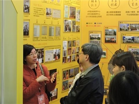 國家圖書館2016臺北國際書展位捕捉教育部吳思華部長的未來圖書館夢想