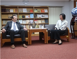 Mr. Khaliun Panidjunai from the Ulaanbaatar Trade and Economic Representative Office Visits NCL Director-General Tseng