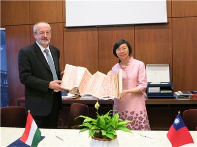 國圖與匈牙利國家圖書館簽署合作協議