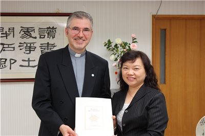 2011.05.26 Director of the Pontifical Urbanian University library visited NCL 