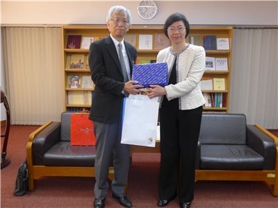 日本東京大學駒場校區教養學部部長石井洋二郎(Ishii Yojiro)教授與川島真(Kawashima Shin)教授等一行五人來館參訪