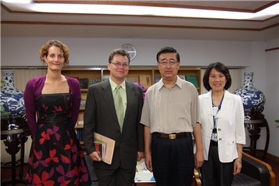 2010.08.25.  Newly appointed director of the International Institute for Asian Studies in the Netherlands Dr. Philippe Peycam (second from left) and assistant Ms. Martina van den Haak (left) visit the NCL, accompanied by Secretary Huang Chi-ching of the Department of European Affairs, Ministry of Foreign Affairs.