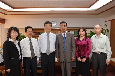 2010.05.04 中國人民大學圖書館劉大椿館長及北京科技大學圖書館季淑娟副館長等四位外賓來訪。