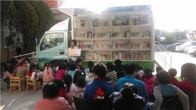 國家圖書館和雲水書車充實大內區兒童閱讀生活!