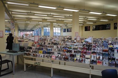 曾館長參觀魯汶公共圖書館及其展覽