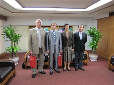 2011.10.5俄羅斯國家教育科學院院長Dr. Nikandrov及該院國家事務主管Dr. Peter來館參訪