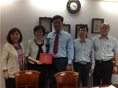 2013.05.24 越南胡志明市社會科學與人文大學科研處主任阮玉詩博士來訪