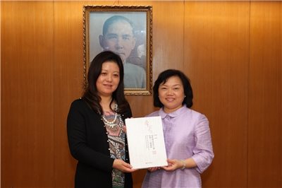 2014.10.28 Shanghai Municipal Archives’ Deputy Director Cheng came to visit the NCL