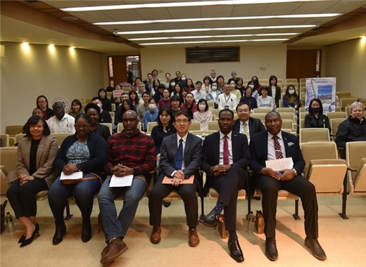 邦交國海地共和國代表影片《不受懲罰的統治》於國家圖書館震撼播映，展現跨越國界的正義思辨