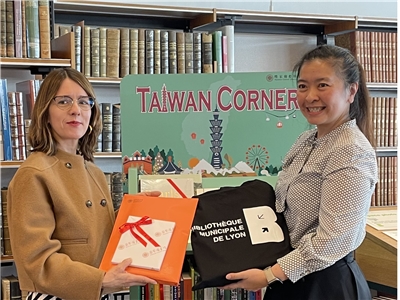 臺法友好!國圖致贈法國兩圖書館Taiwan Corner