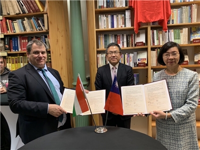 國圖與匈牙利羅蘭大學簽署合作協議建置「臺灣漢學資源中心」同時簽署「古籍聯合目錄」合作協議書