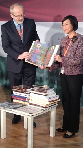 匈牙利贈書3