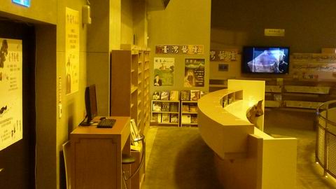 臺灣藝壇--回首--書櫃＋海報--陳澄波、林玉山--遠